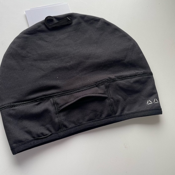Unisex Reebok Active Black Beanie, NWT - Picture 7 of 8